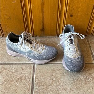 Brooks Levitate 2 Women's Running Shoes Sz 9 B